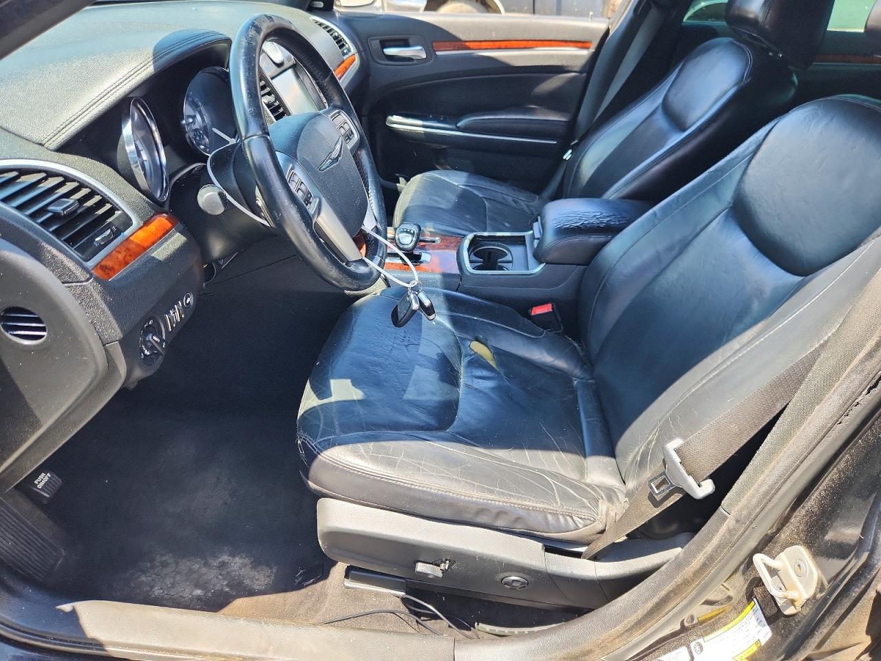 CHRYSLER 300 2012 — 8