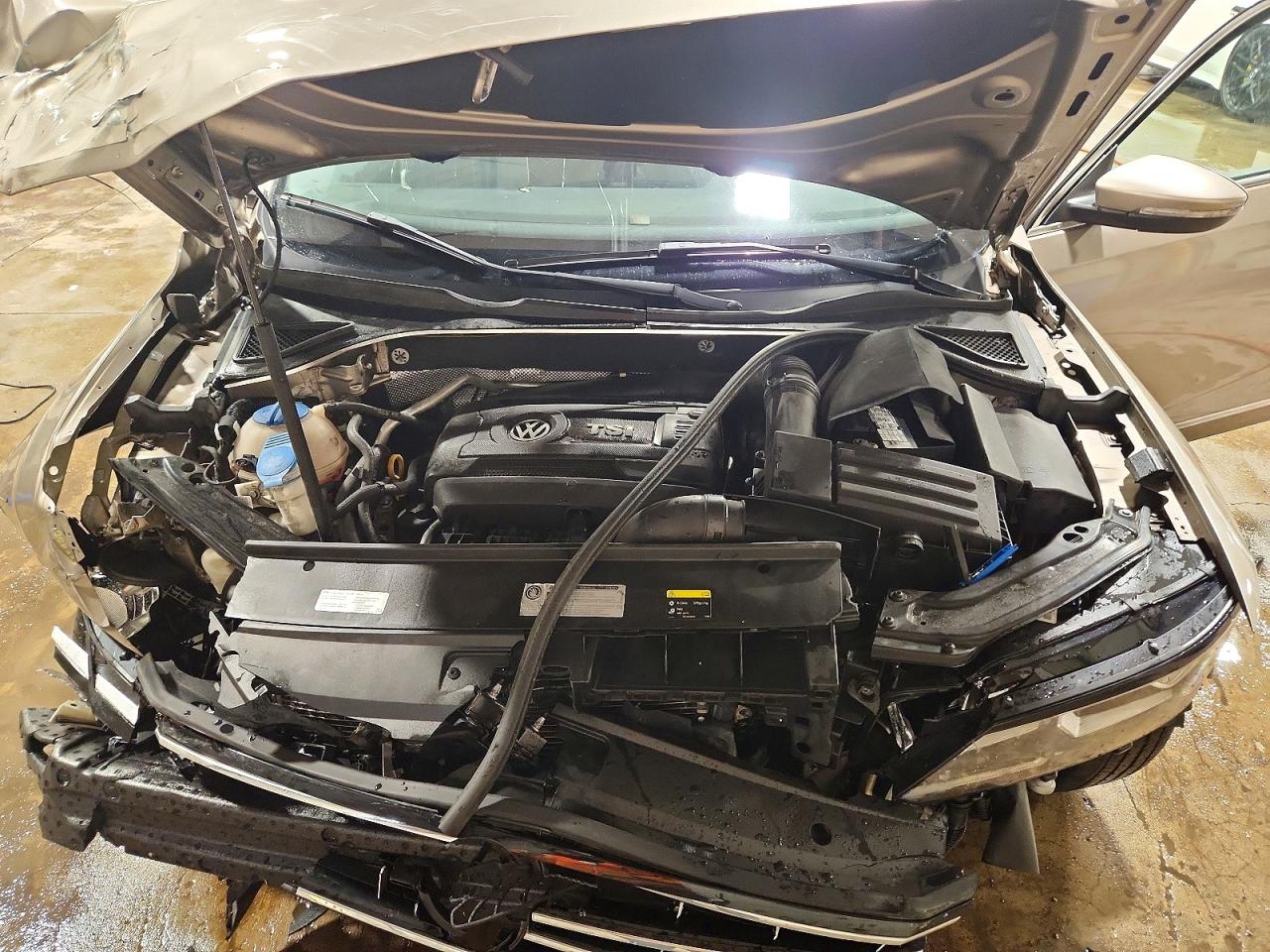 VOLKSWAGEN PASSAT 2016 — 12
