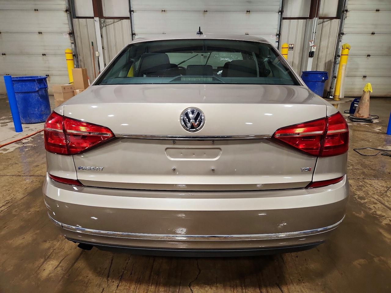 VOLKSWAGEN PASSAT 2016 — 7