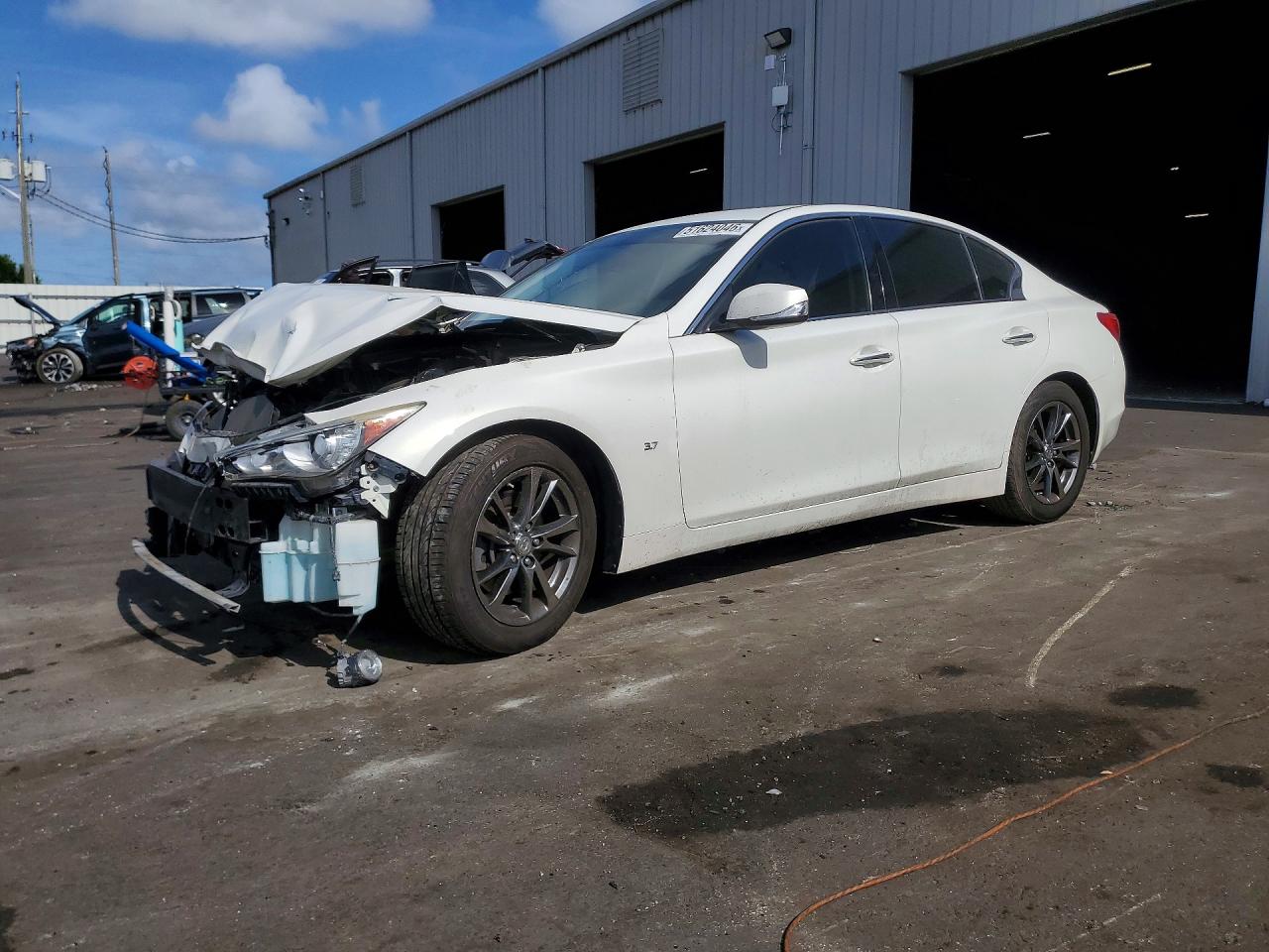INFINITI Q50 2015 — 2