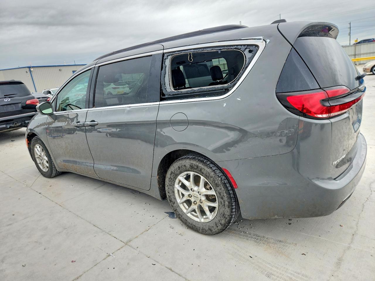 CHRYSLER PACIFICA 2022 — 3