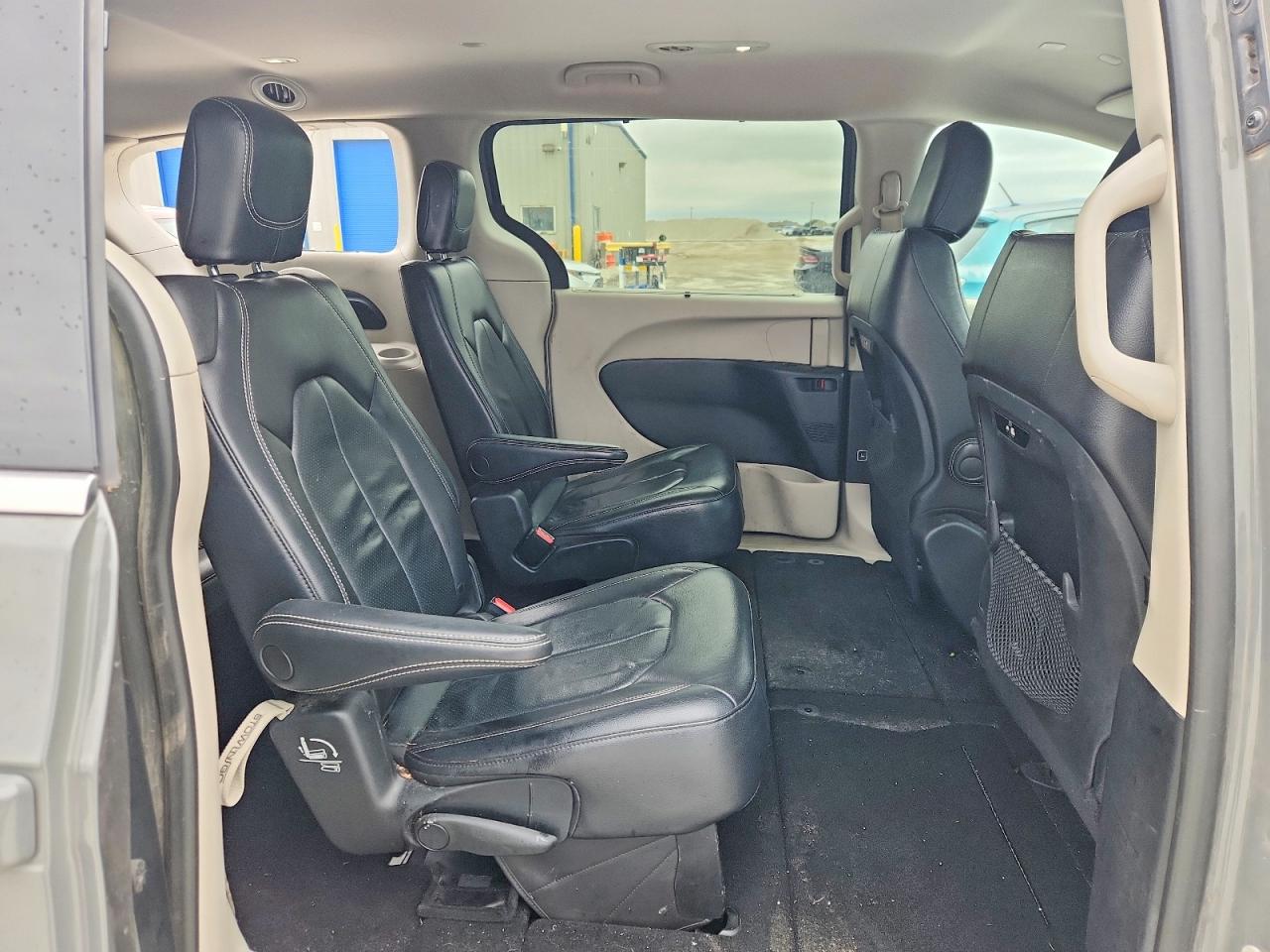 CHRYSLER PACIFICA 2022 — 12