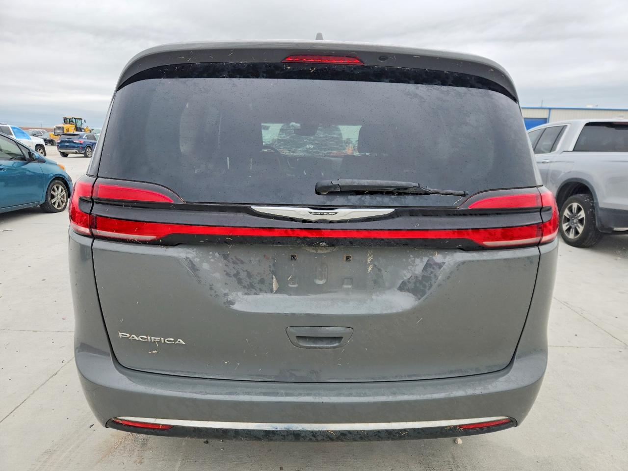 CHRYSLER PACIFICA 2022 — 7