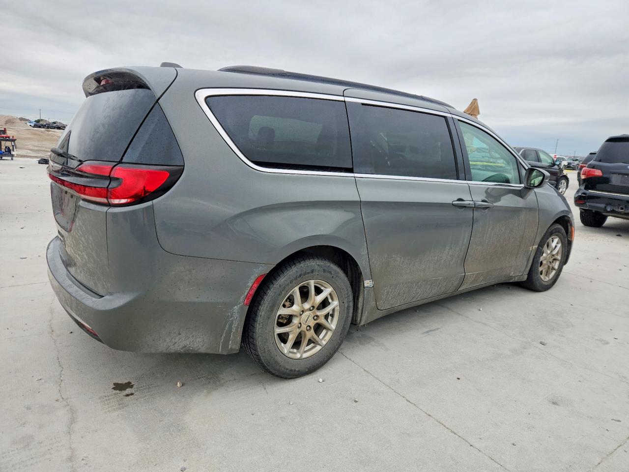 CHRYSLER PACIFICA 2022 — 4