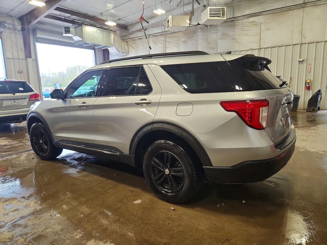 FORD EXPLORER 2021 — 3
