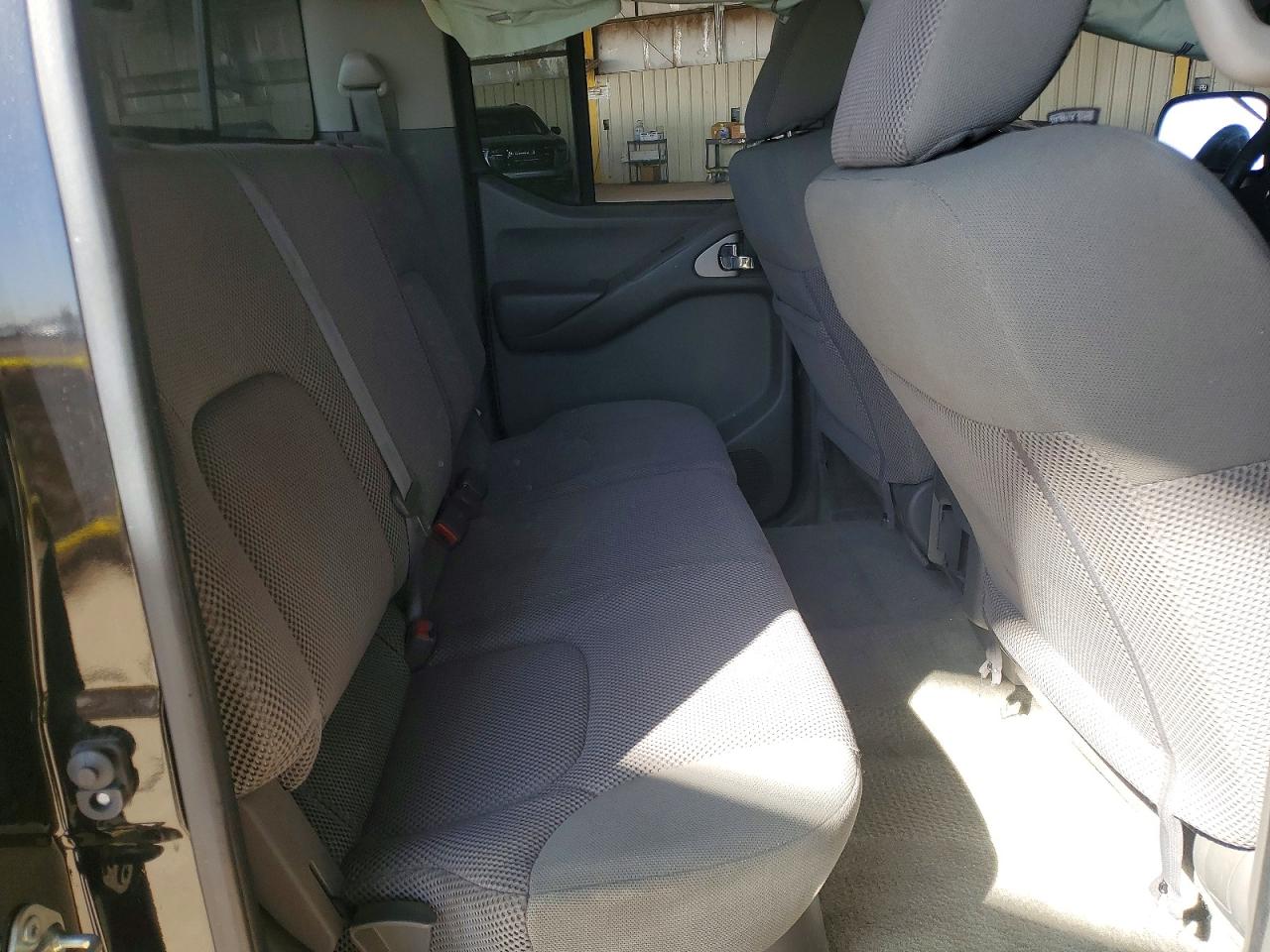 NISSAN FRONTIER 2016 — 11