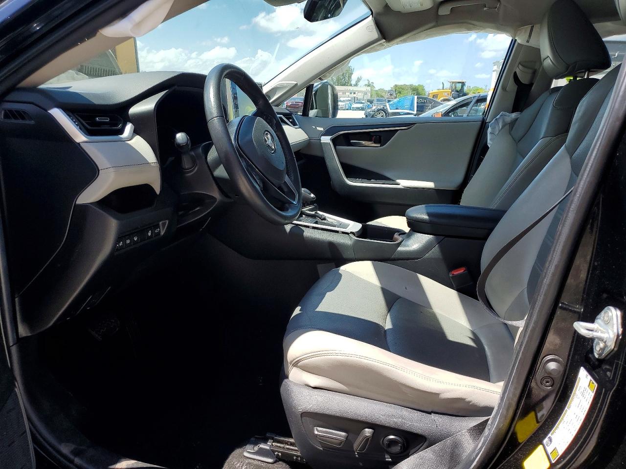 TOYOTA RAV4 2021 — 8