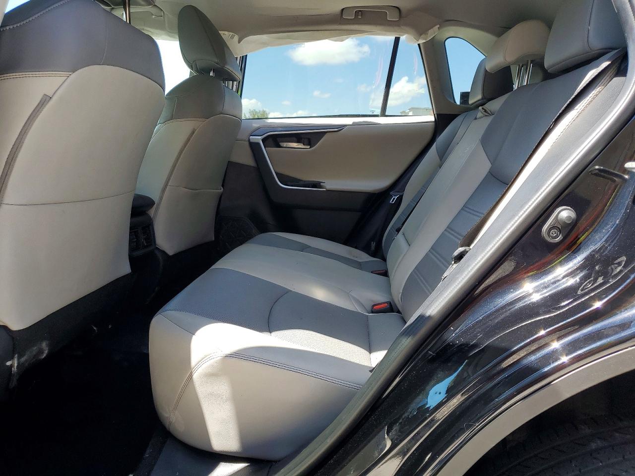 TOYOTA RAV4 2021 — 11