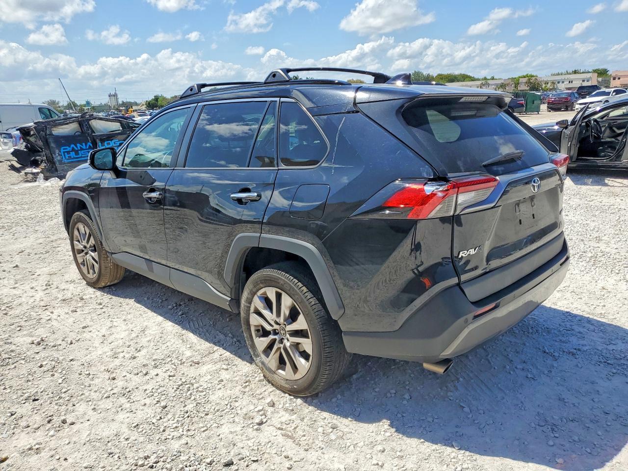 TOYOTA RAV4 2021 — 3