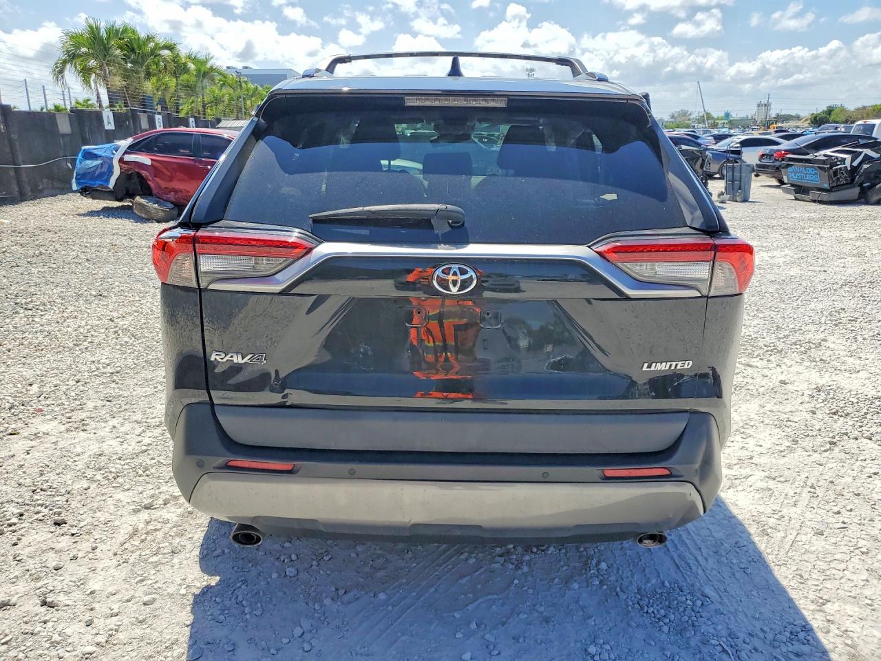 TOYOTA RAV4 2021 — 7