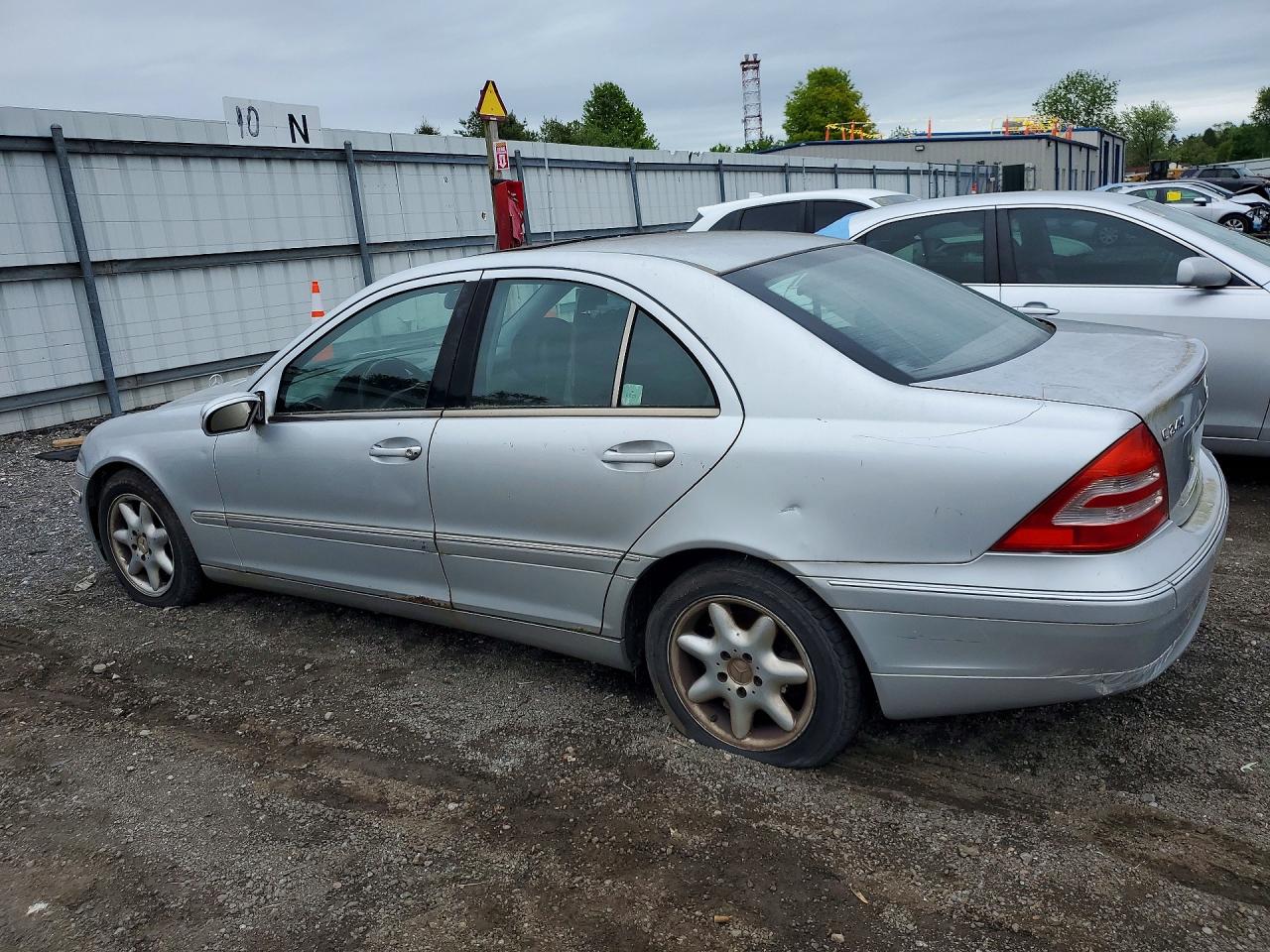 MERCEDES BENZ C 2004 — 3
