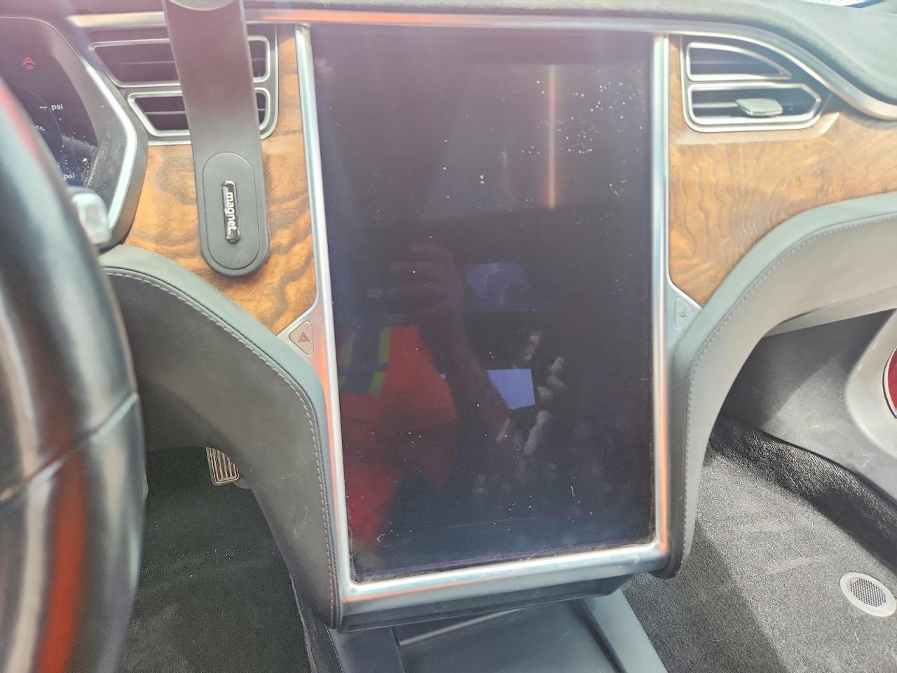 TESLA MODEL S 2017 — 10