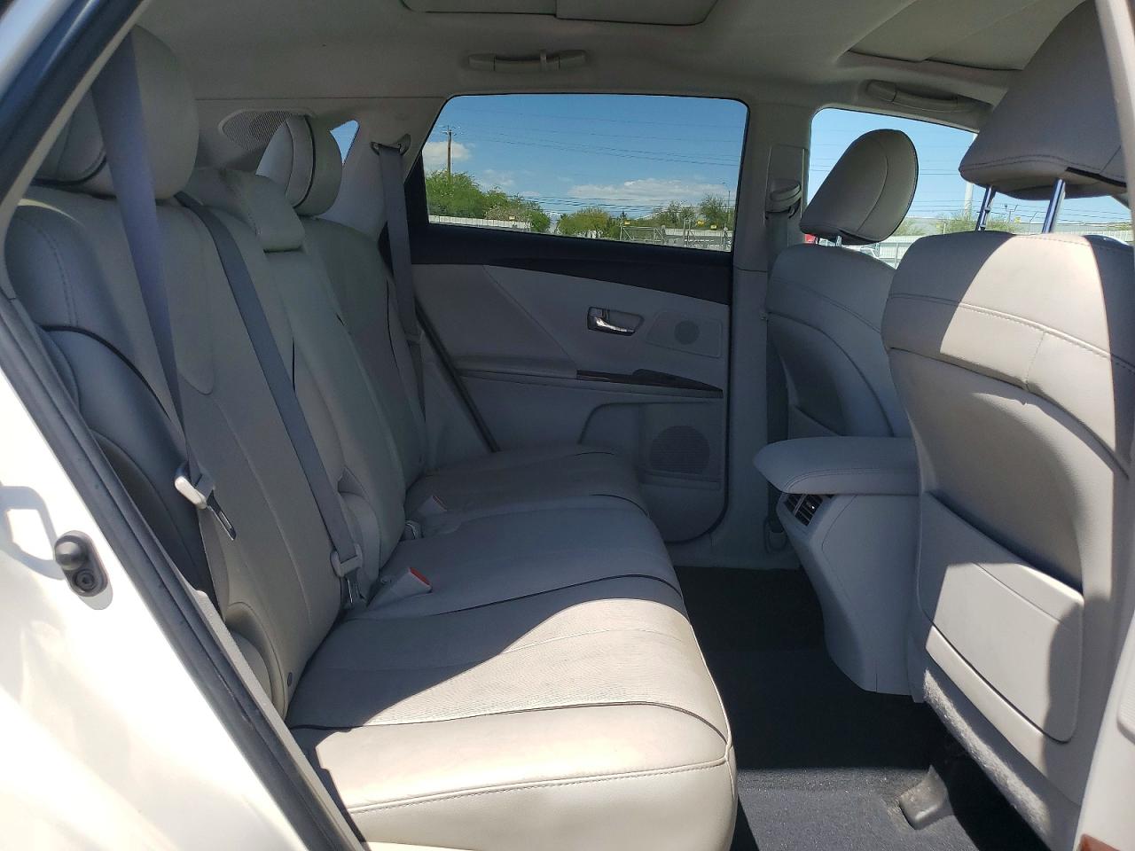 TOYOTA VENZA 2010 — 11