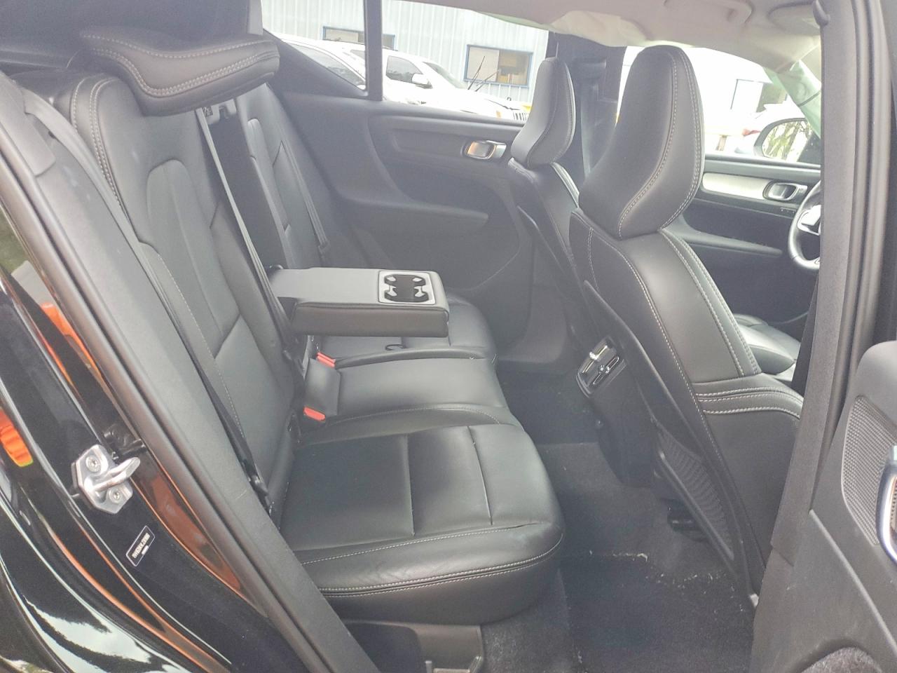VOLVO XC40 2020 — 11