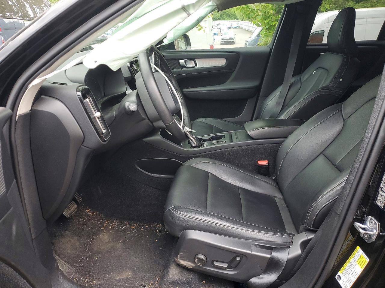 VOLVO XC40 2020 — 8