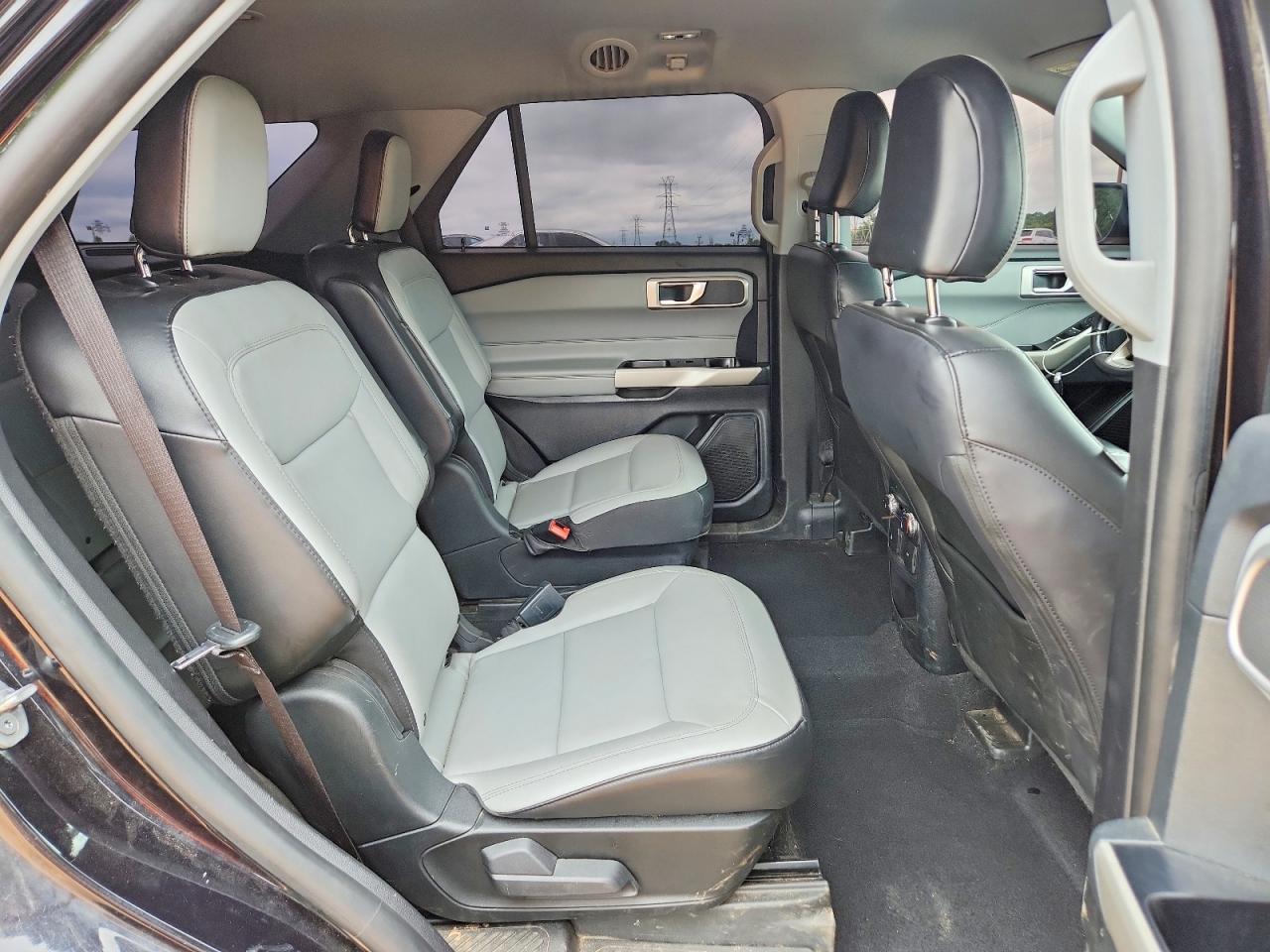 FORD EXPLORER 2021 — 12