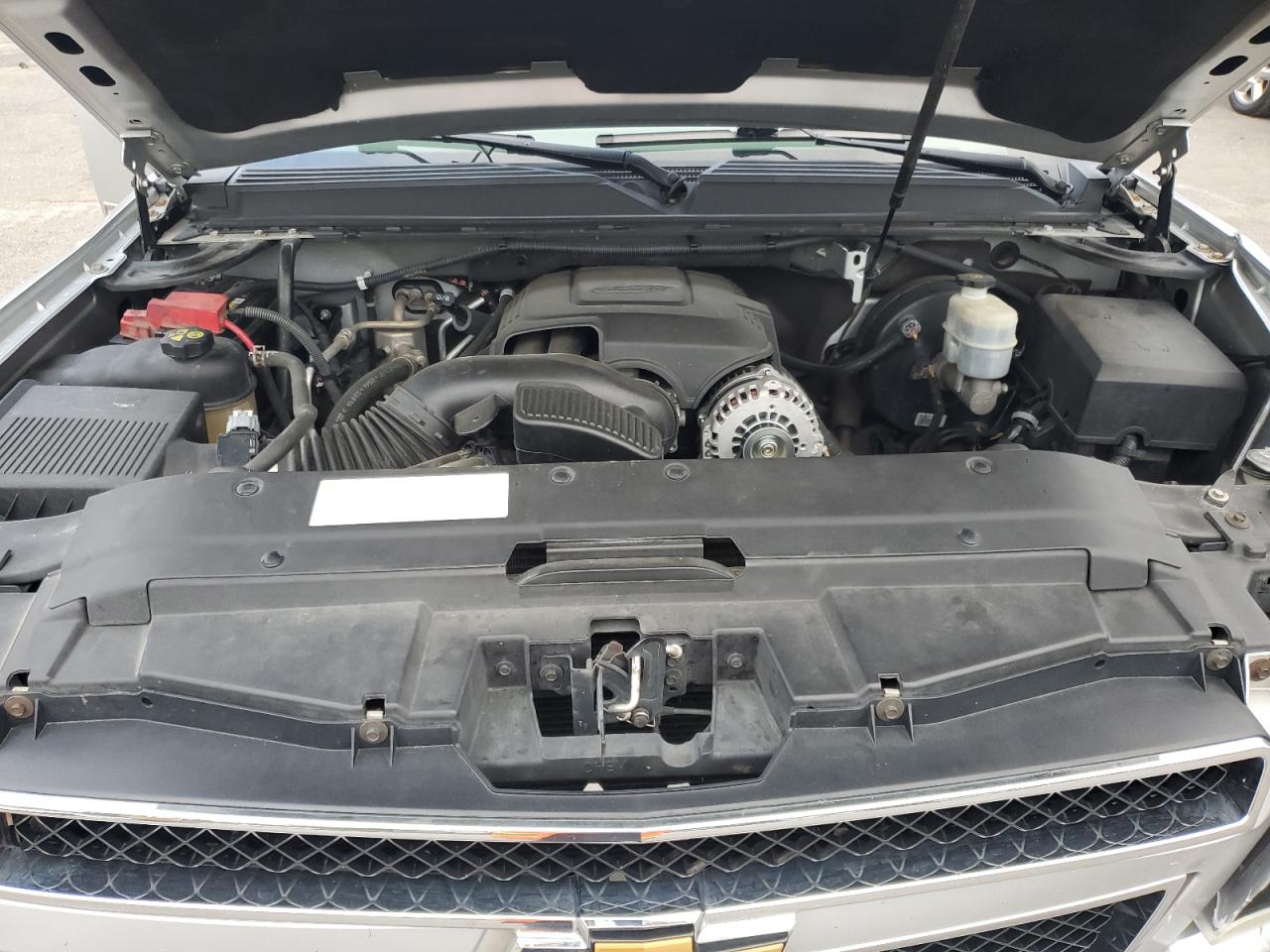 CHEVROLET SUBURBAN 2012 — 13