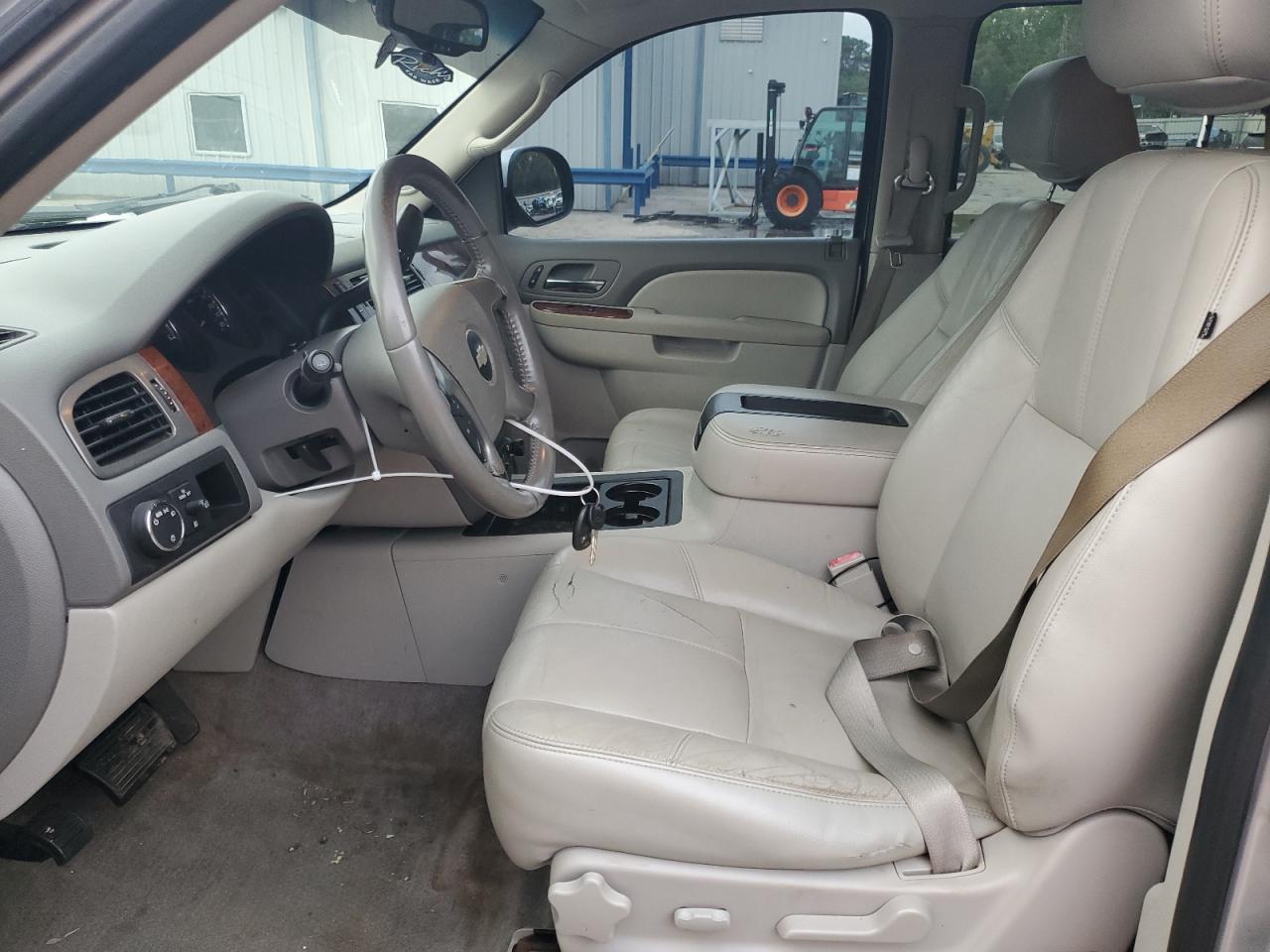 CHEVROLET SUBURBAN 2012 — 8