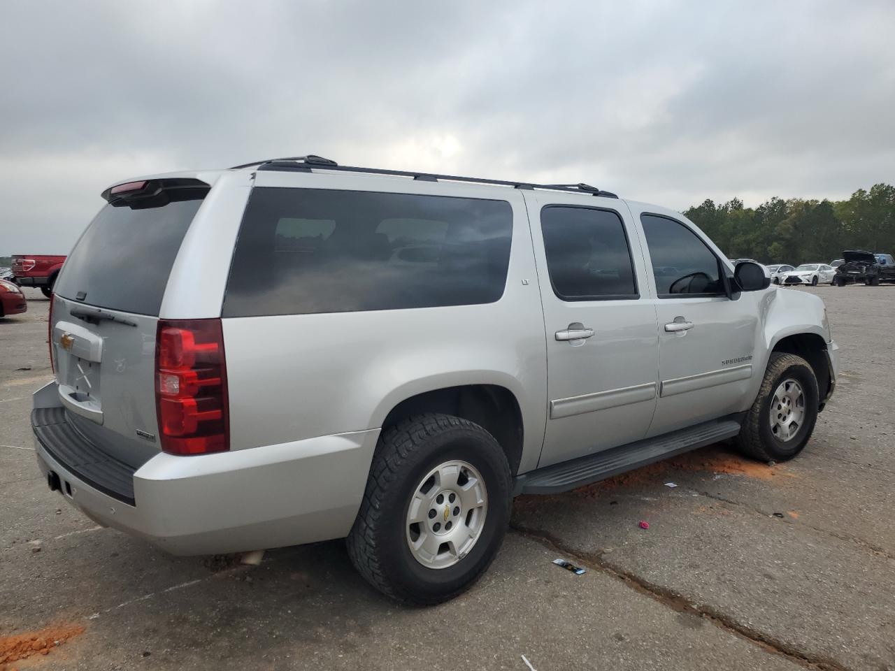 CHEVROLET SUBURBAN 2012 — 4