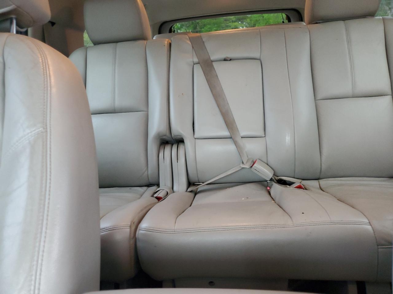 CHEVROLET SUBURBAN 2012 — 11