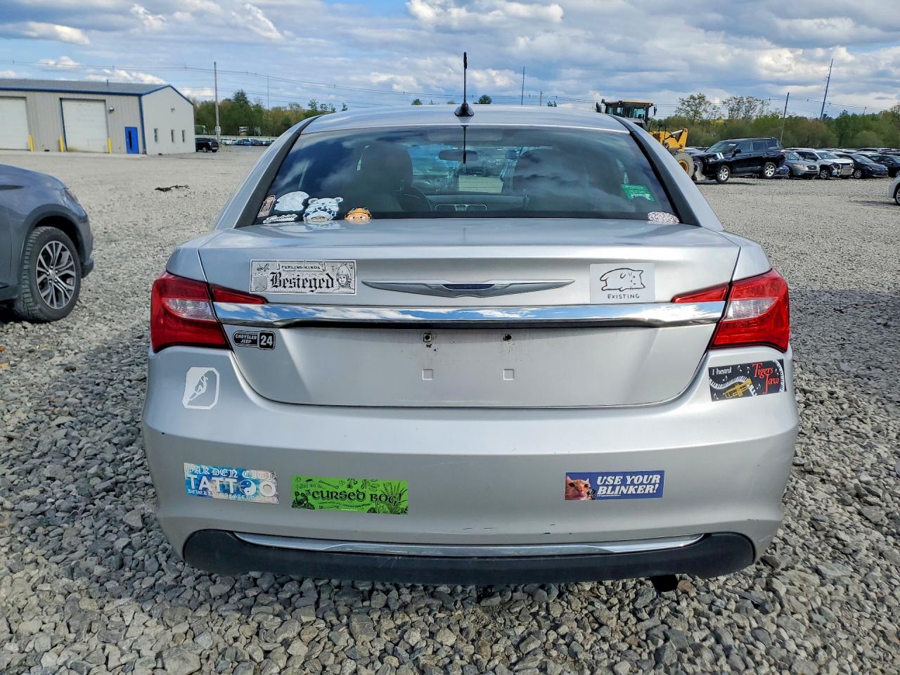 CHRYSLER 200 2012 — 7
