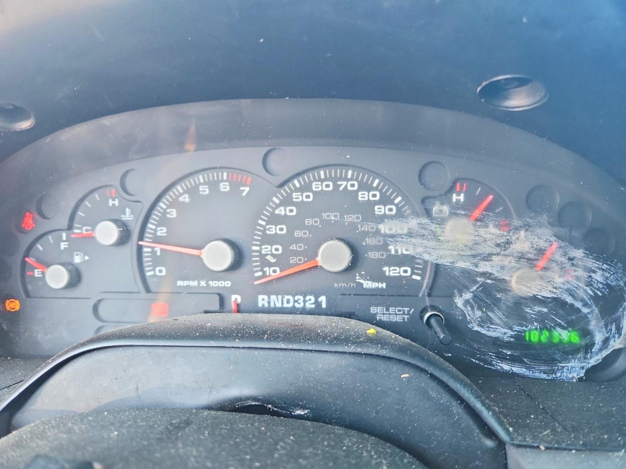 FORD EXPLORER 2004 — 10