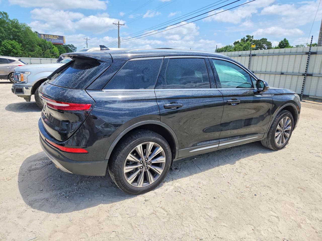 LINCOLN CORSAIR 2022 — 4