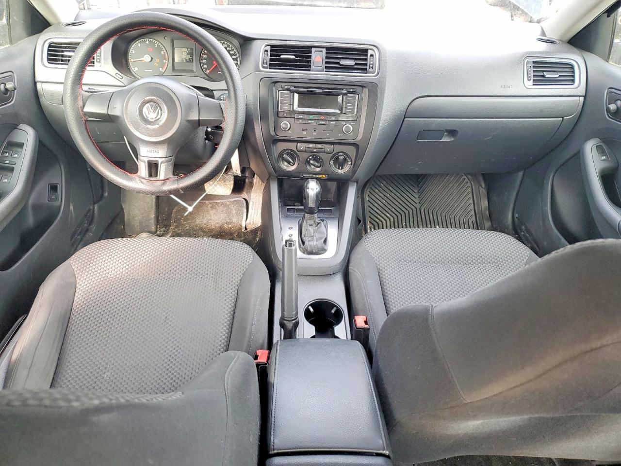 VOLKSWAGEN JETTA 2013 — 9