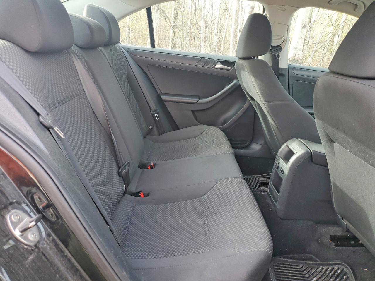 VOLKSWAGEN JETTA 2013 — 11