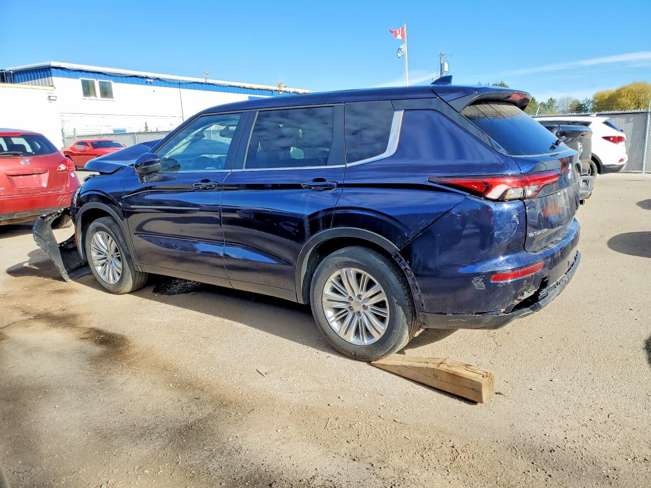 MITSUBISHI OUTLANDER 2022 — 3
