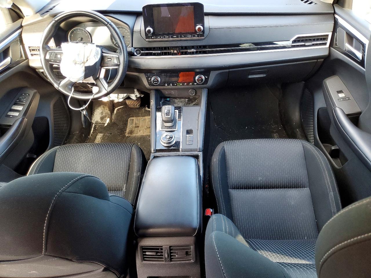 MITSUBISHI OUTLANDER 2022 — 9