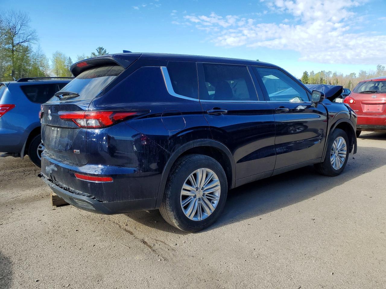 MITSUBISHI OUTLANDER 2022 — 4