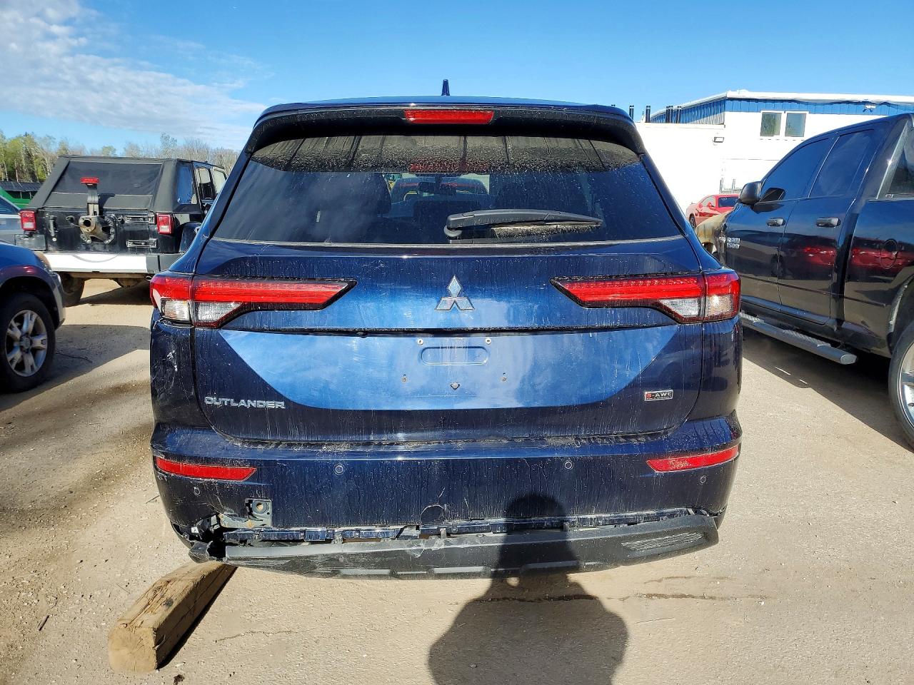 MITSUBISHI OUTLANDER 2022 — 7