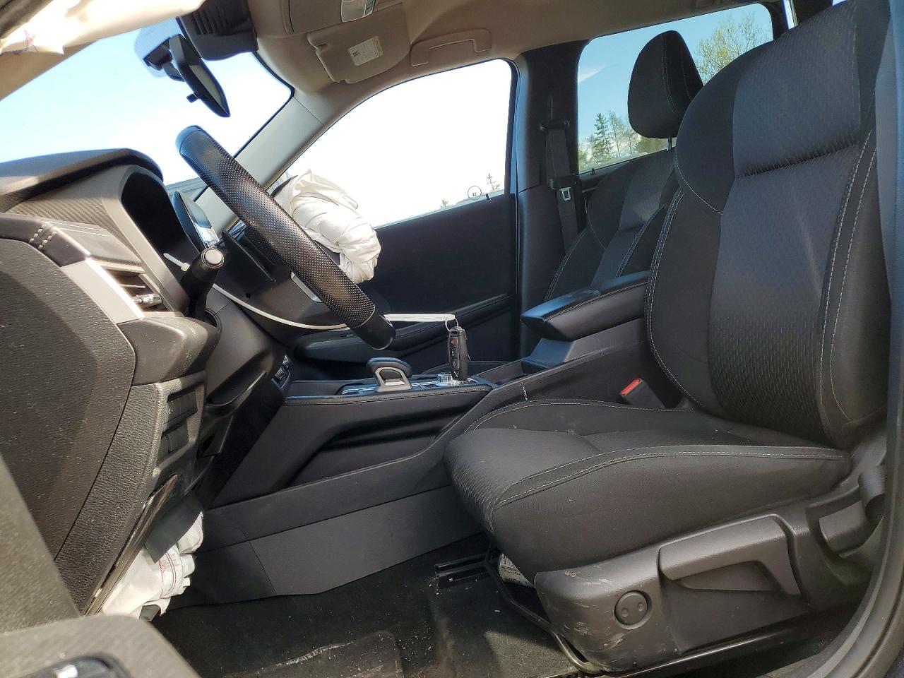 MITSUBISHI OUTLANDER 2022 — 8
