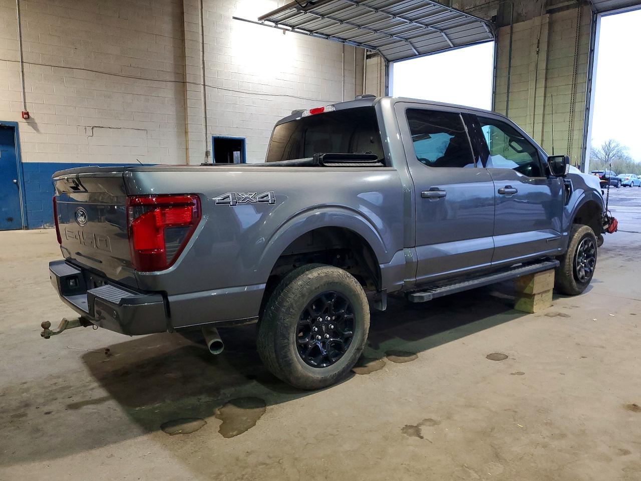 FORD F150 2024 — 4