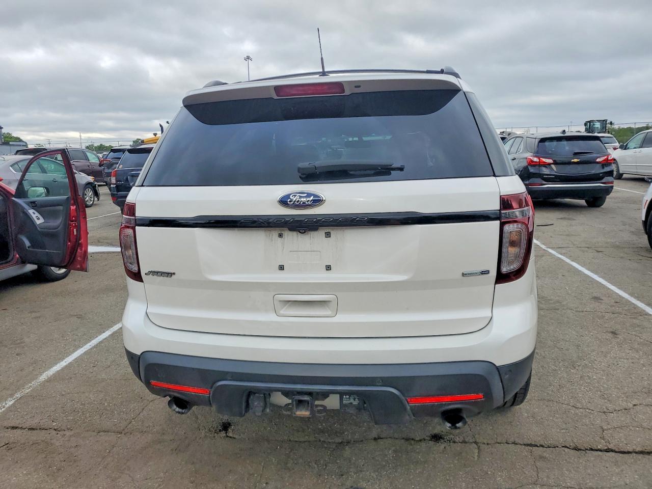 FORD EXPLORER 2015 — 7