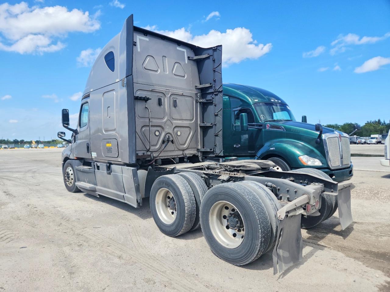 FREIGHTLINER CASCADIA 126 2020 — 4