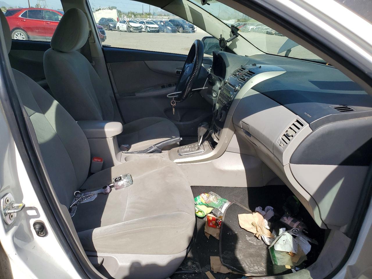 TOYOTA COROLLA 2011 — 8