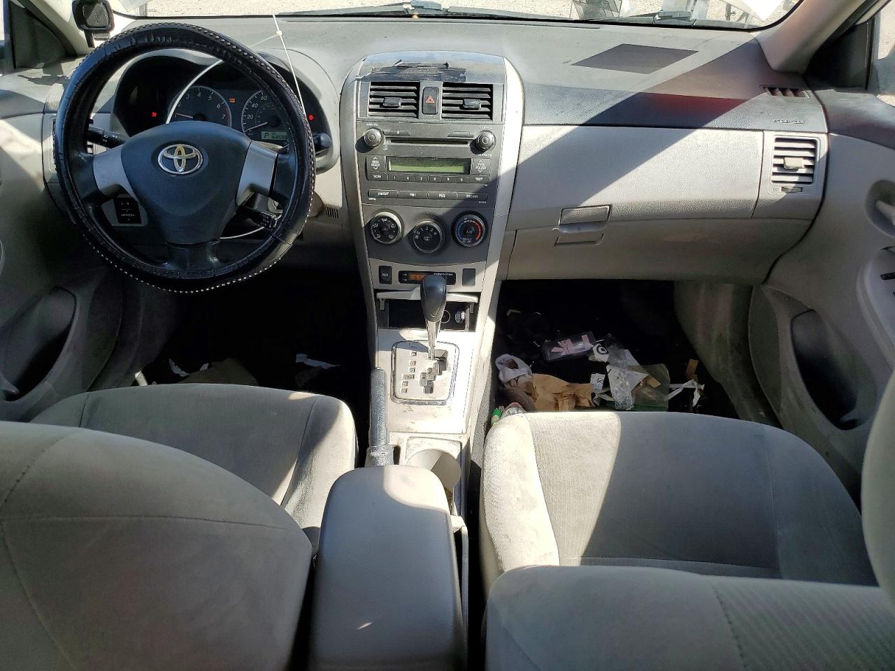 TOYOTA COROLLA 2011 — 9