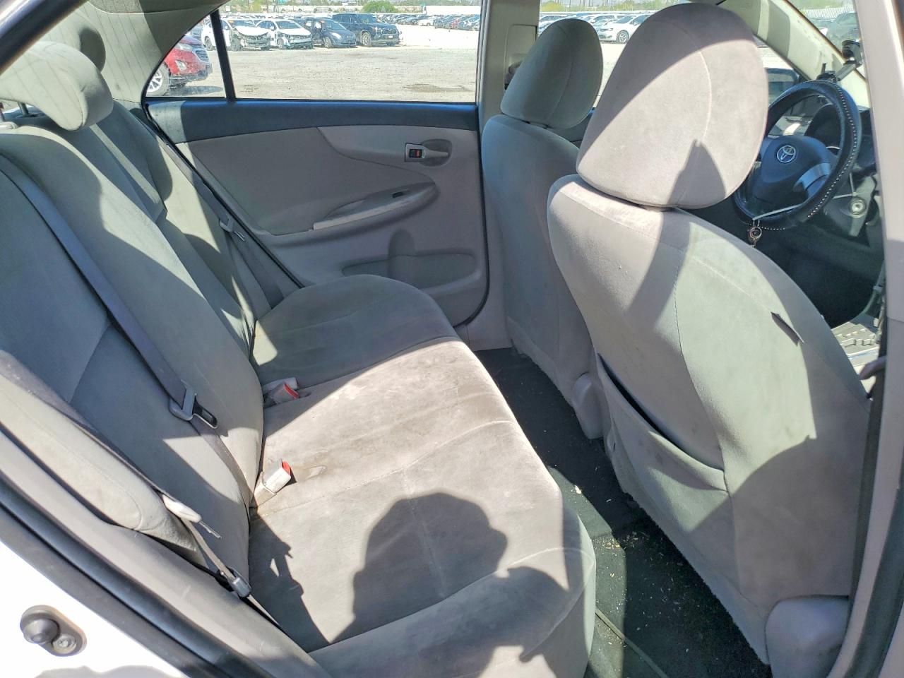 TOYOTA COROLLA 2011 — 11