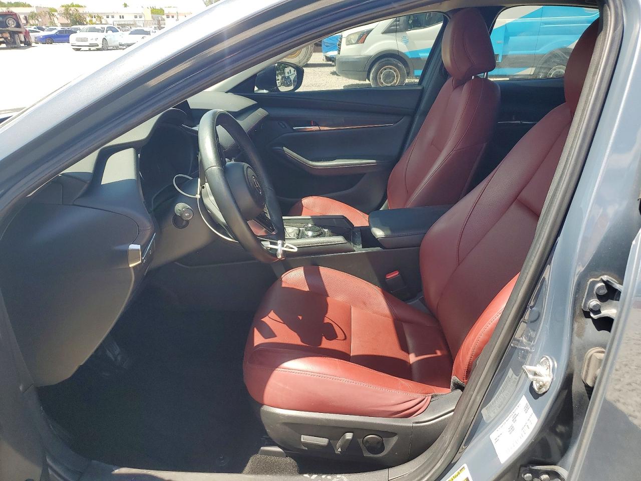 MAZDA 3 2024 — 8