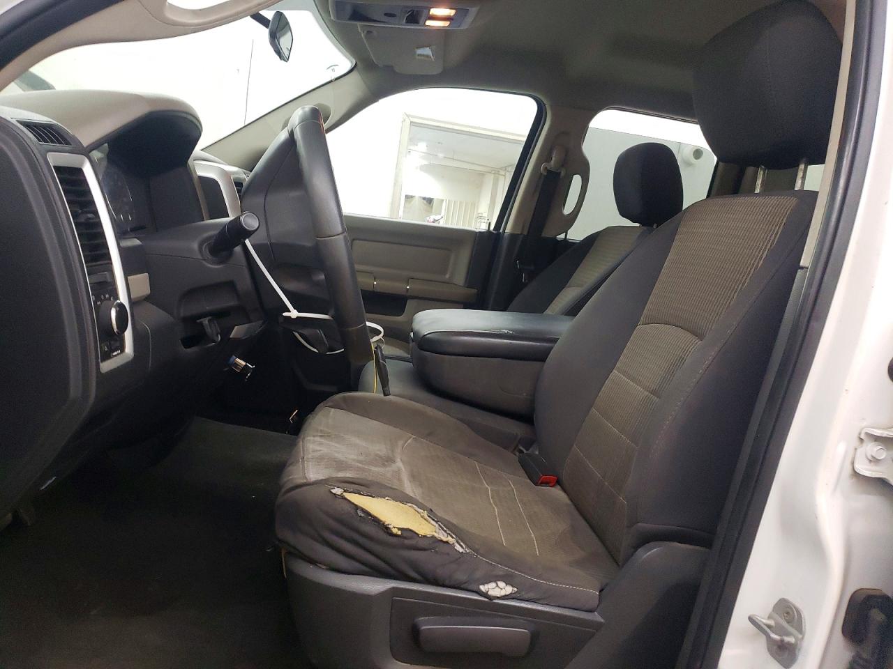 DODGE RAM 1500 2011 — 8