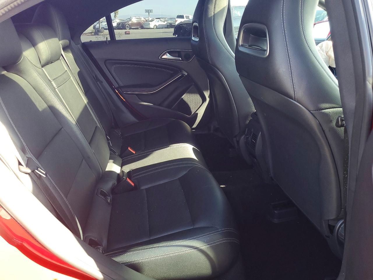 MERCEDES-BENZ CLA 2016 — 11