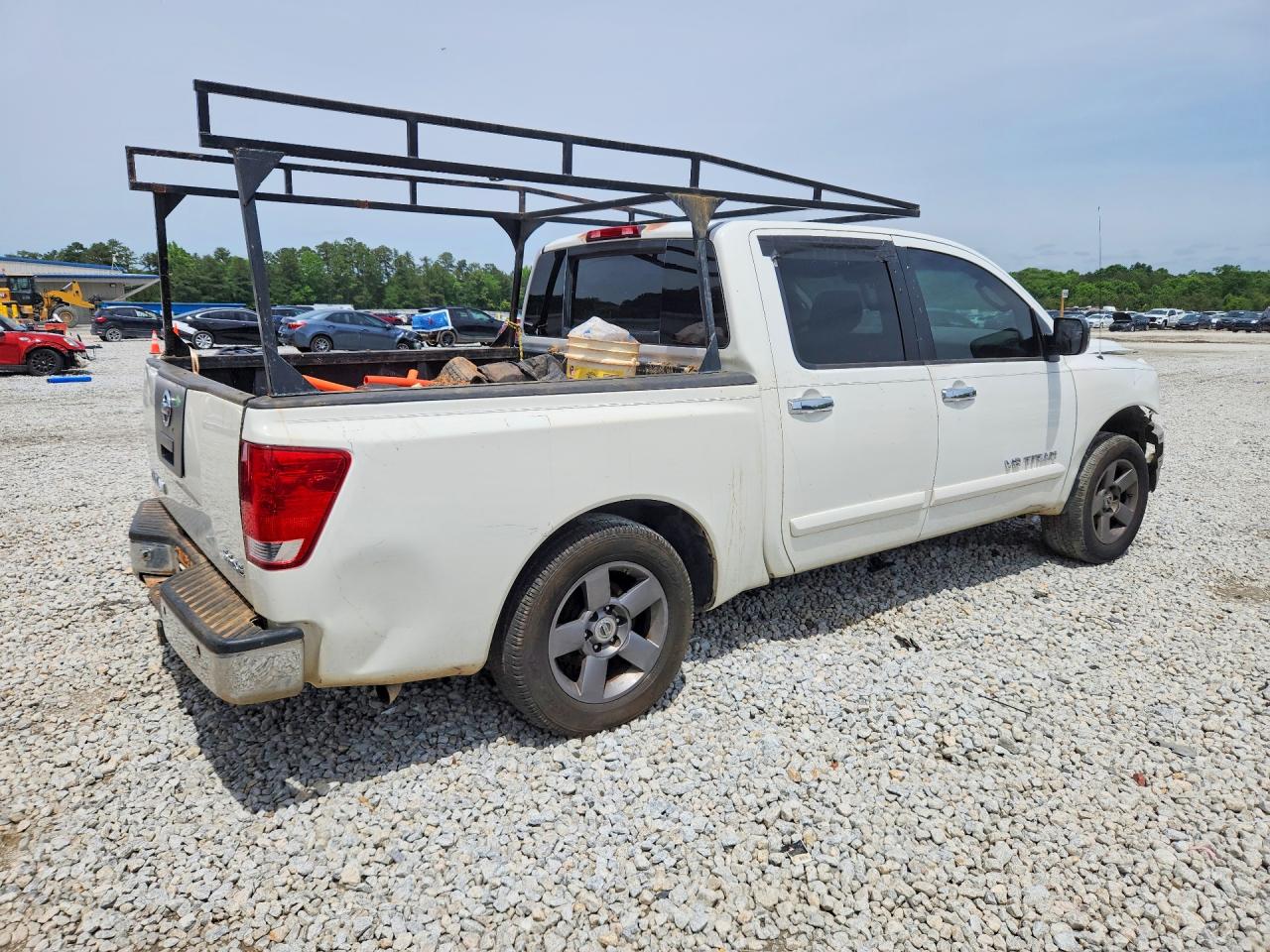 NISSAN TITAN 2005 — 4