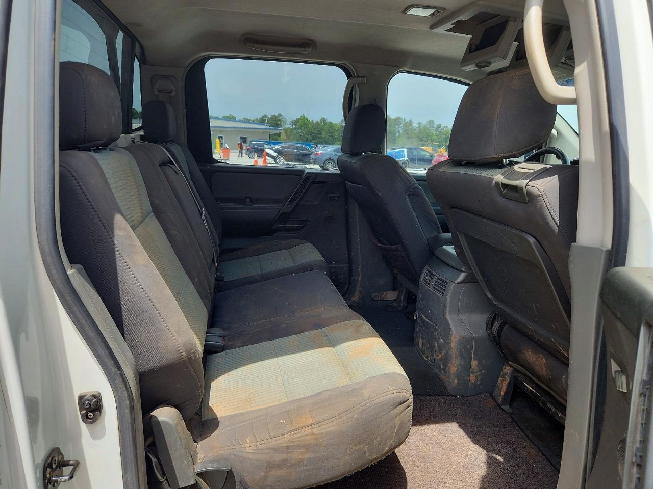 NISSAN TITAN 2005 — 11