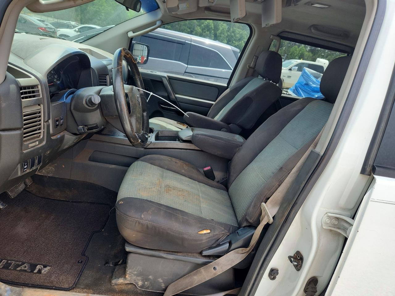 NISSAN TITAN 2005 — 8