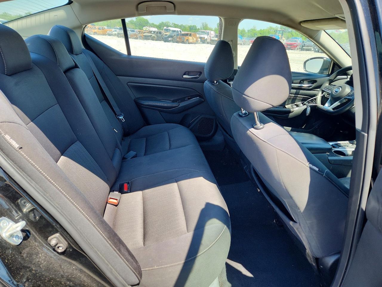 NISSAN ALTIMA 2021 — 11