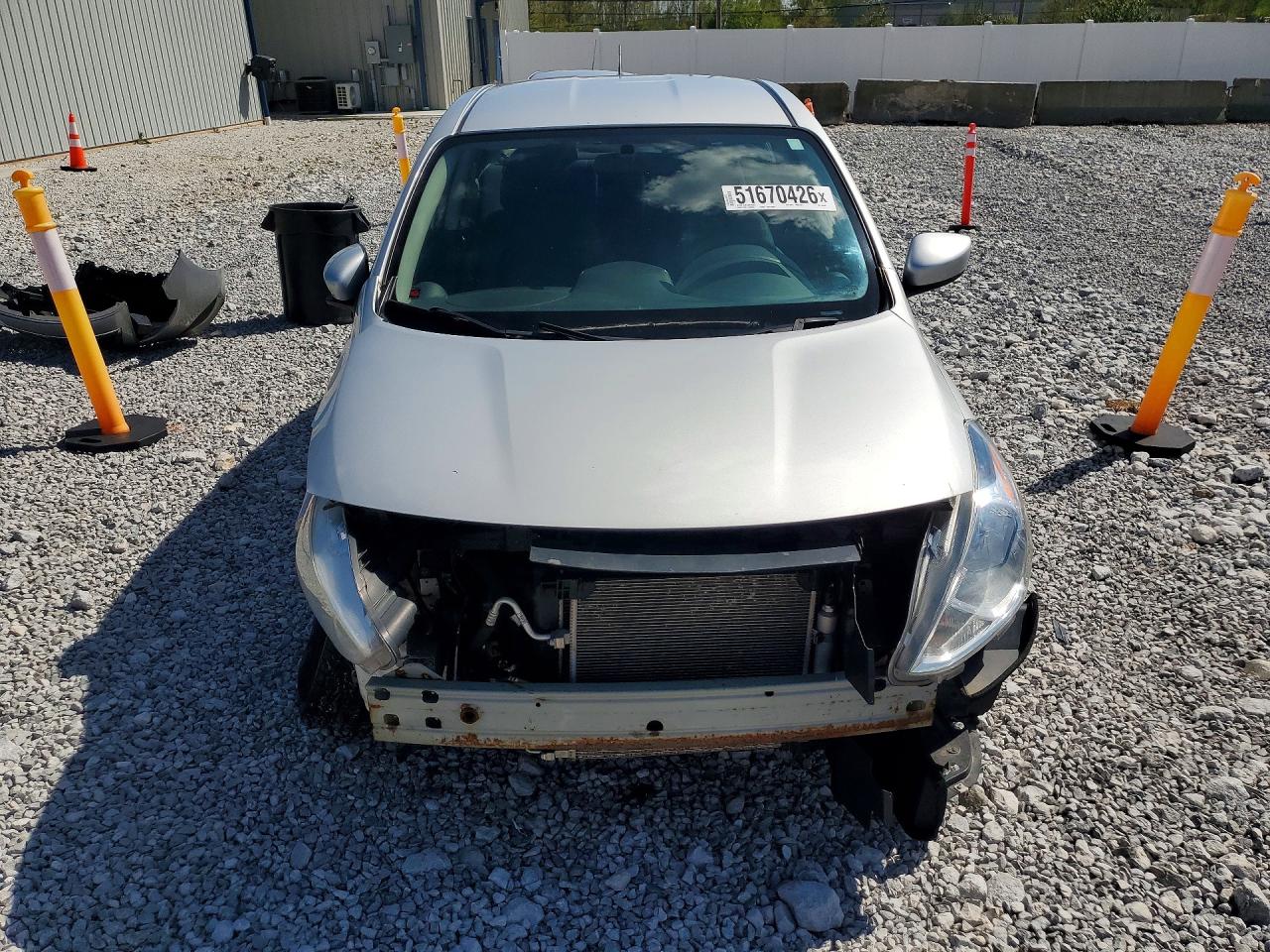 NISSAN VERSA 2019 — 6