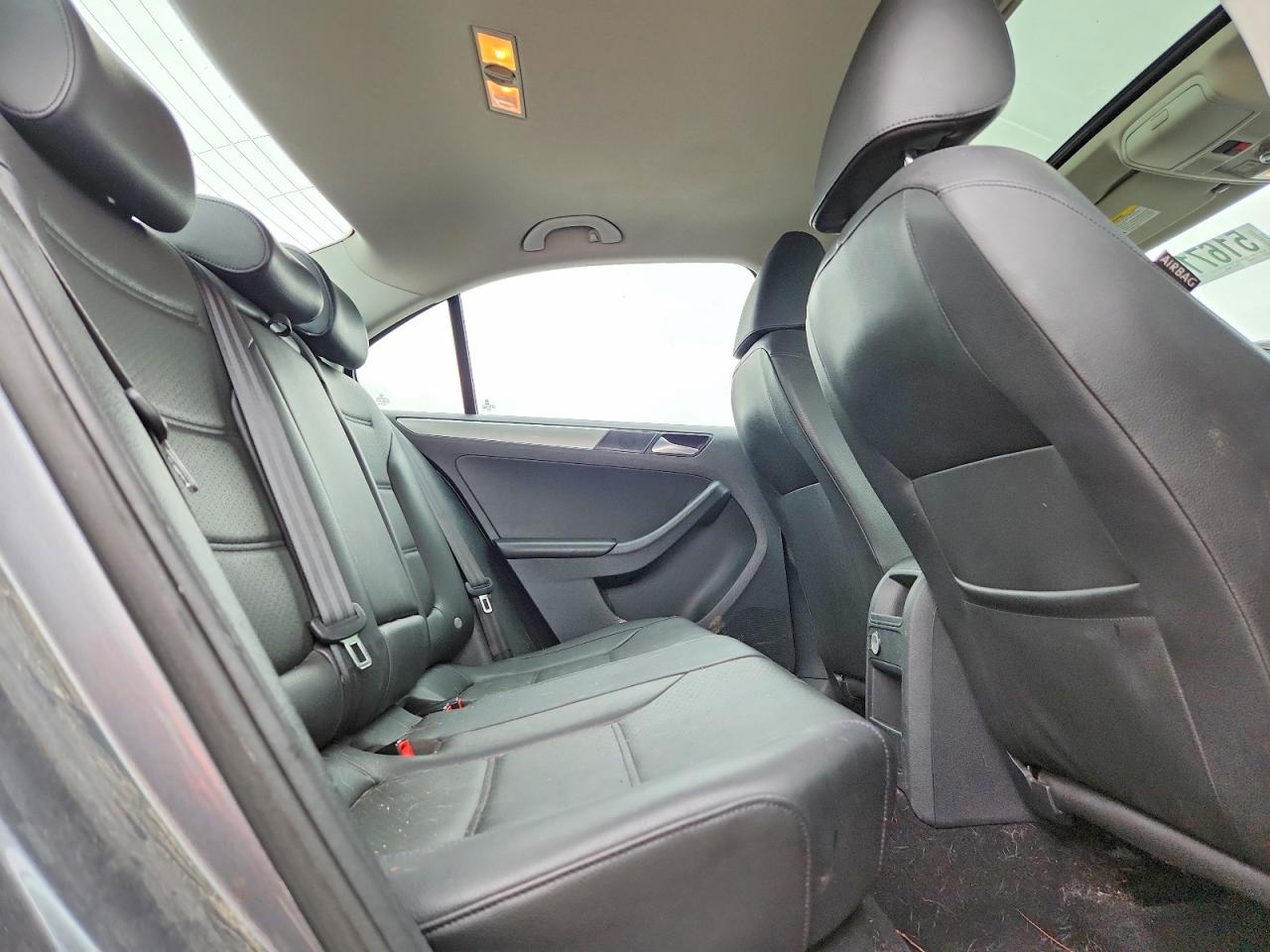 VOLKSWAGEN JETTA 2015 — 11