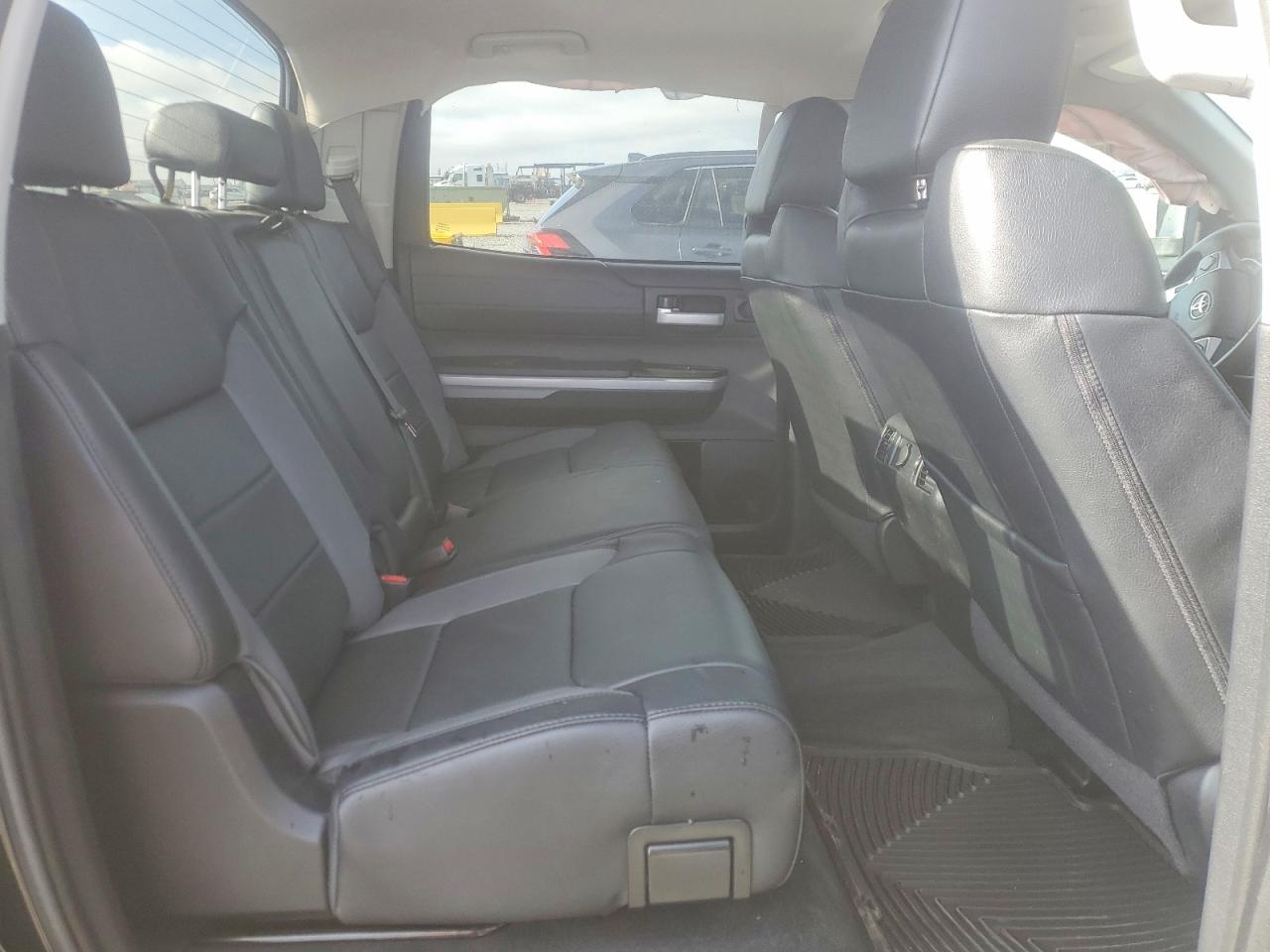 TOYOTA TUNDRA 2019 — 11